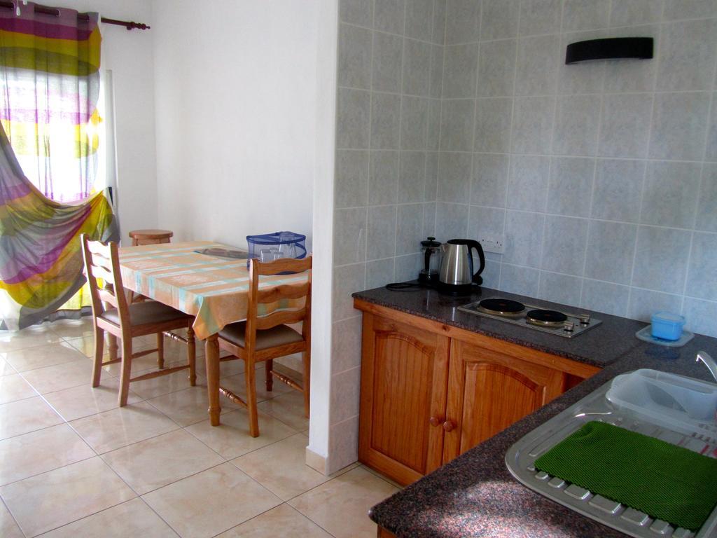 Fadine Self Catering Apartment La Digue Ruang foto